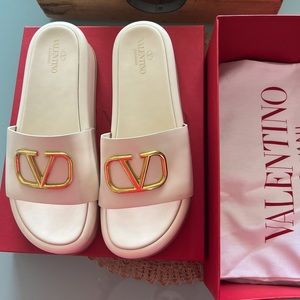 Valentino Garavani Flat Sandals
